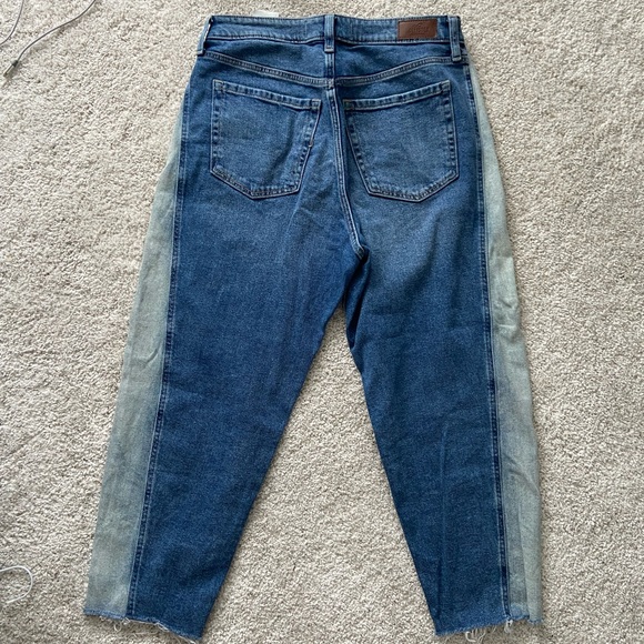 HOLLISTER Ultra High-Rise Vintage Relaxed Mom Jeans - Picture 7 of 7